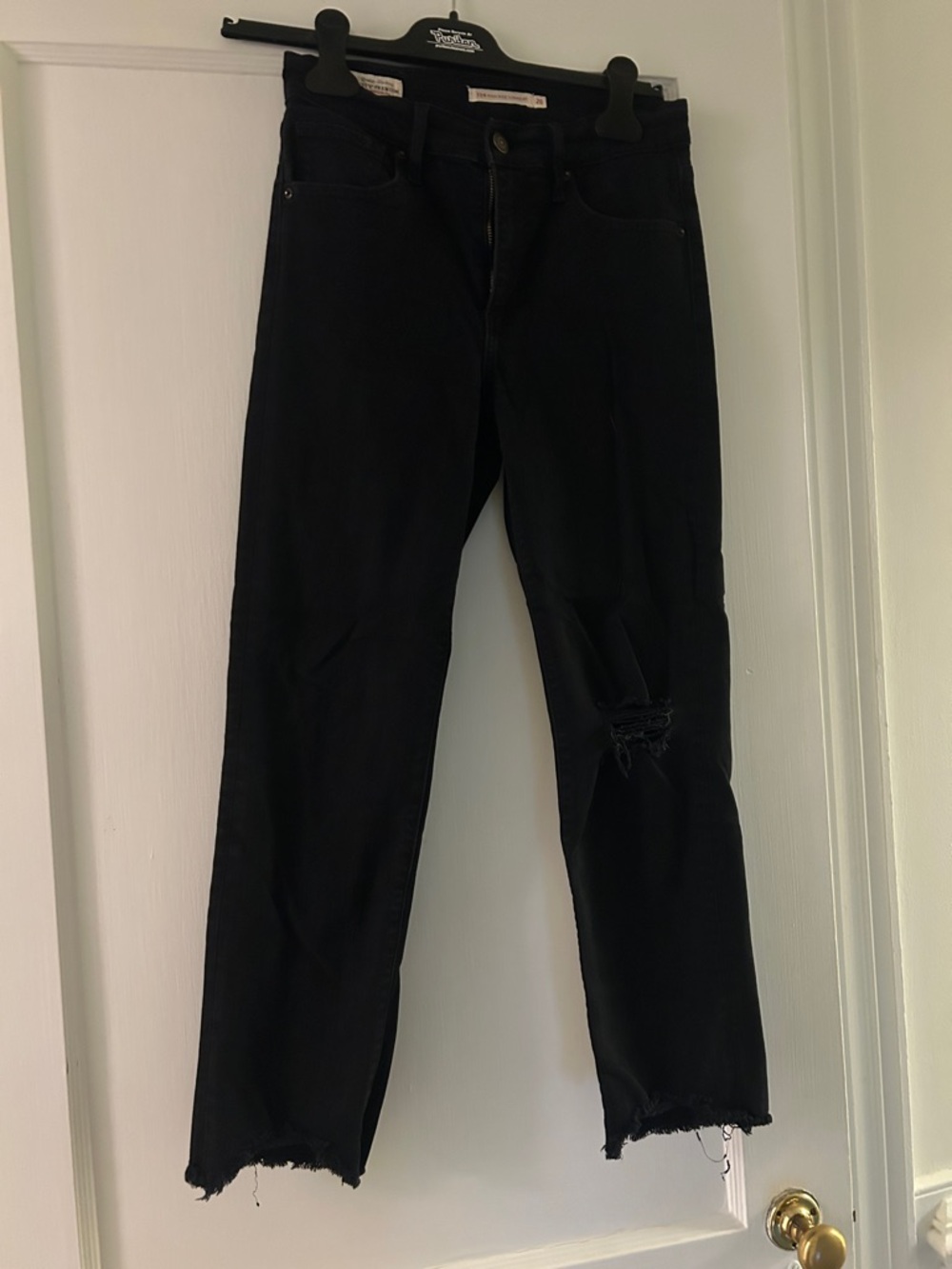 Levi’s 724 High Rise Straight Black Distressed Jeas